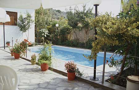 Pool des Hotel Charoulas