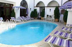 Der Pool vom Hotel Nostalgia in Girne in Nordzypern