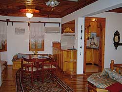 Essbereich mit K&uuml;chentheke im Ferienhaus
