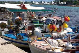 Fischerboote in Neo Marmaras in Chalkidiki in Griechenland