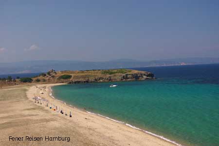 Der Kilometer lange Sandstrand von Toroni auf Chalkidiki in Griechenland