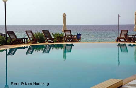 Der Pool der Ferienwohnungen Georgiades in Toroni auf Chalkidiki