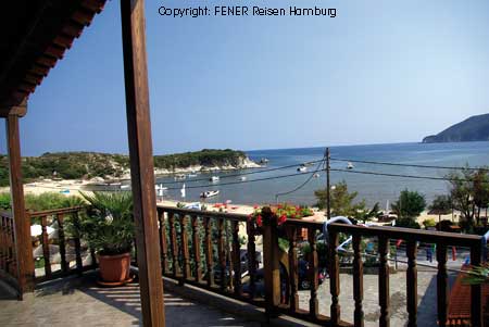 Blick von der großen Ferienwohnung Irene in Kalamitsi