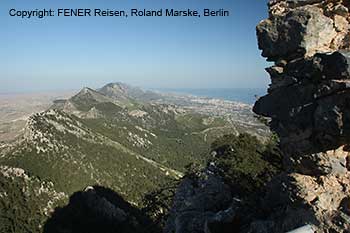 Blick von der Burg Buffavento auf das Besparmak-Gebirge.