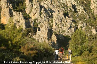 Wanderer im Fünffinger Gebirge in Nordzypern