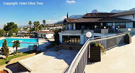 Hauptgebäude des Hotel Olive Tree in Nordzypern
