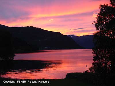 Sonnenuntergang im Fjord