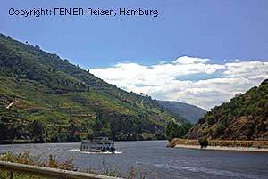 Eine Schiffsfahrt auf dem Douro in Portugal