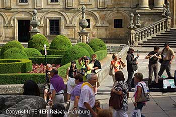 Straßenmusiker in Santiago de Compostela auf der Mietwagenrundreise in Nordspanien