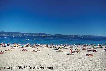 Der Strand von Sanxenxo in Galicien