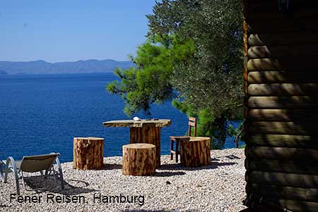 Der Blick vom Cardak Bungalow auf das Meer bei Akyaka in der Türkei