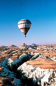 Mit dem Ballon über den Tälern Kappadokiens