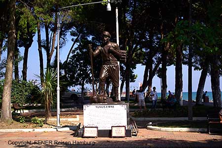 Das Yunus Emre Denkmal in Ünye